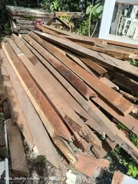 Kayu bekas atap genteng