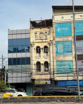 Ruko Iconic Di Jalan Raya Jakarta Pusat.
