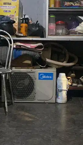 Ac midea 1/5pk abis di copot gapernah di pasang sampe sekarang