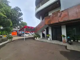 GEDUNG 3 LANTAI HOEK EX RESTAURANT KEBAYORAN BARU AREA KOMERSIL