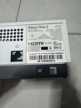 Xbox One S +  2 stick