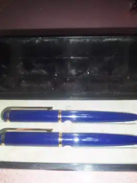 Pulpen sepasang biru