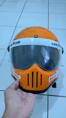 Helm Retro Custom Godyear Conquerop
