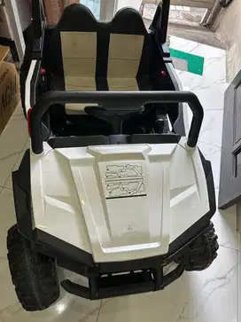 Mobil Aki Exotic EJP 7726 Putih