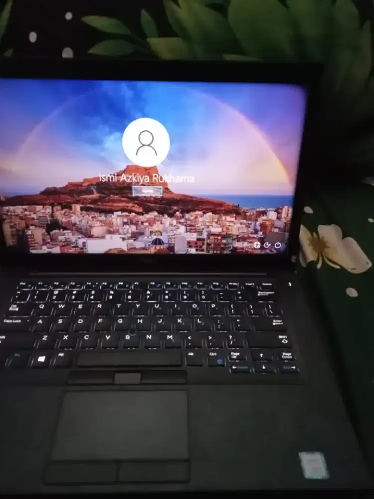 Laptop Dell ram 16 warna hitam