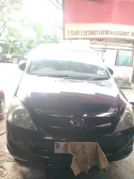 Dijual cepat Toyota Kijang Innova 2004 Bensin