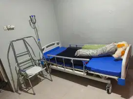 Ranjang Pasien + Kasur + Tiang Infus