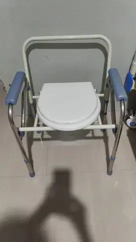 Toilet Portable + Kruk Lansia / Alat Bantu Jalan – Siap Pakai!