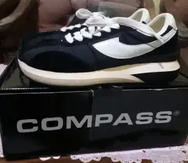 Sepatu Compass Velocity