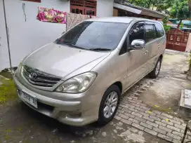Innova 2.0 V AT 2009