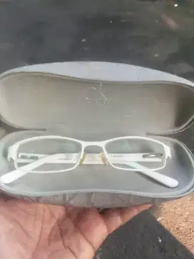 Kacamata Calvin Klein