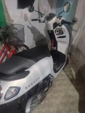 Scoopy prestige 2025 putih muTiara
