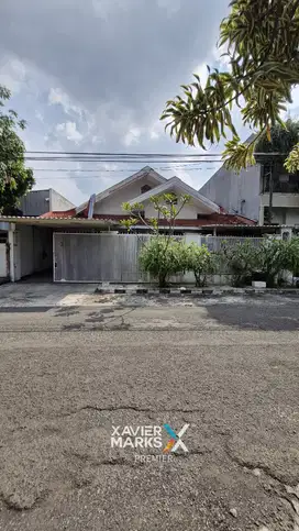 Rumah Bagus Row Jalan 4 Mobil di Sulfat Agung Blimbing Malang