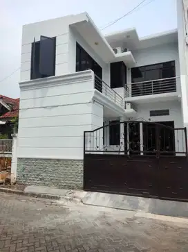 Dijual Rumah Pakuwon City 2 lantai
