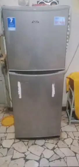 Kulkas bekas 2 pintu merk aqua
