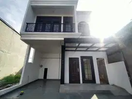 Rumah 2lt konsep klasik eropa 5menit stasiun ui