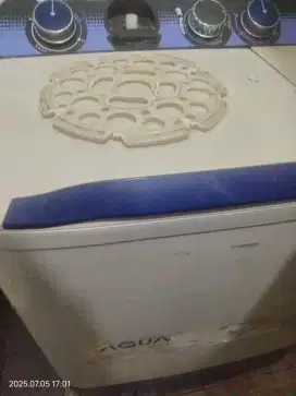 Mesin cuci Aqua