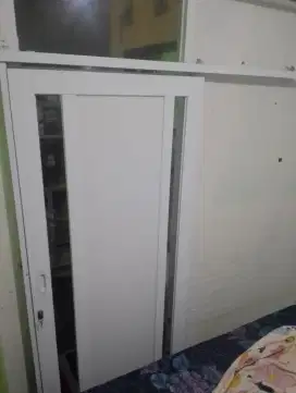 Pintu aluminium kamar