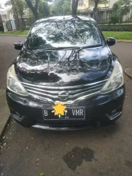 DIJUAL GRAND LIVINA XV 2016 AT HITAM