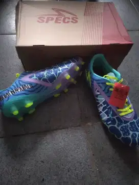 Sepatu bola SPEC Size 41