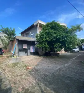 Jual 2 rumah & 8 kontrakan , cocok untuk invest