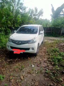 Menyewakan mobil rental