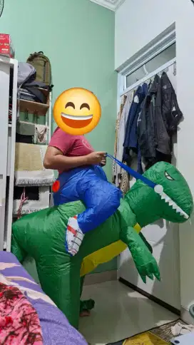 Kostum dino pesta badut