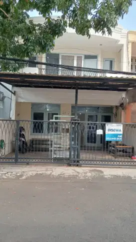 SEWA Rumah Pelepah Elok Kelapa Gading