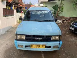 Isuzu Panther Touring (2016)