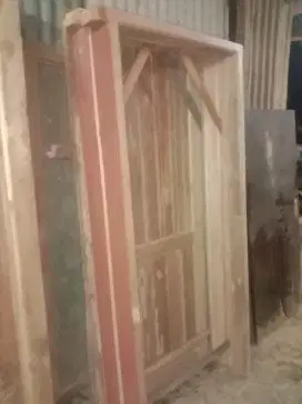 Kusen + pintu nya ready dari kayu bekas kamper oven berkualitas