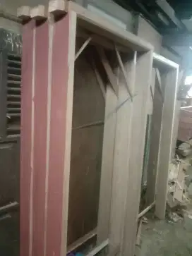 Kusen pintu nya ready dari kayu bekas Meranti oven berkualitas