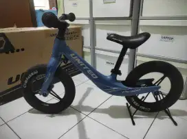 Pushbike sepeda united picabo warna biru 12 inci