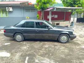 Mercedes-Benz E320 1995 Bensin