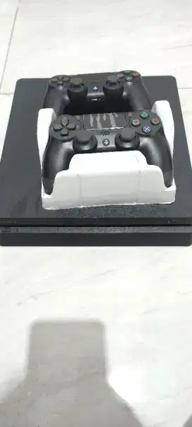 Dijual PS4 Slim 1 TB Megapack Version