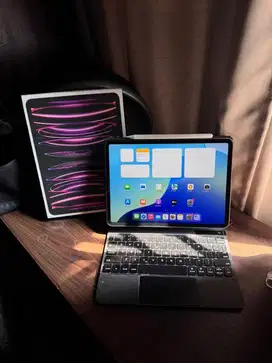 ipad pro gen 4 M2 128gb wifi only + keyboard