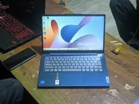 Laptop Lenovo Ideapad Slim 3i i7 Gen 13 Ram 16 GB SSD 512 GB Like New