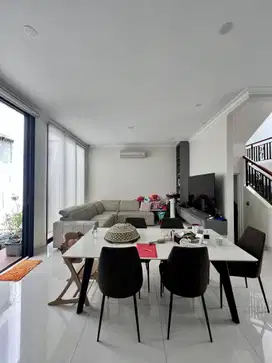DI JUAL CEPAT RUMAH SIAP HUNI CLUSTER VOLTA SCIENTIA di Gading Serpong