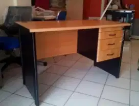 Edisi ga dipake meja kantor
