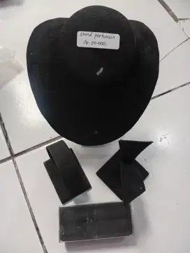 Standing Perhiasan