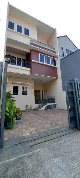 Dijual Rumah siap huni lantai di Sunter Agung Barat
