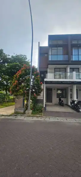 Disewakan Rumah View Danau di Pik