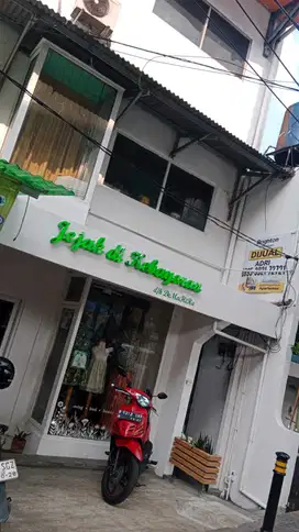Rumah Sangat Rapi Siap Pakai Lokasi Strategis di Fatmawati Raya