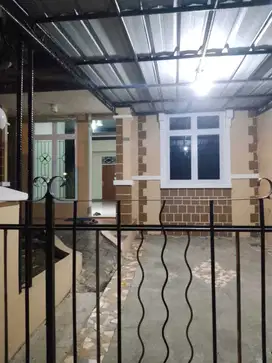 Di sewakan rumah di taman Yasmin
