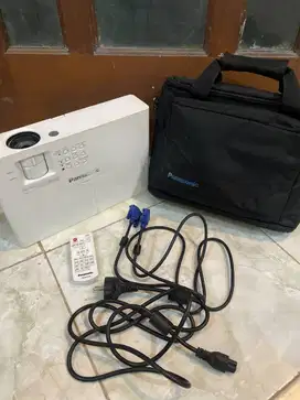 PROYEKTOR PANASONIC PTSX320A