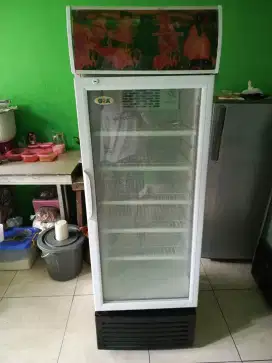 Dijual cepat showcase gea