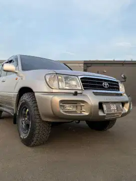 Toyota Land Cruiser VX 100 50th Anniversary 2001