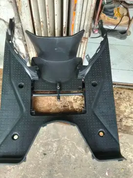 Dijual pijakan kaki motor Vario 160 (stepfloor)