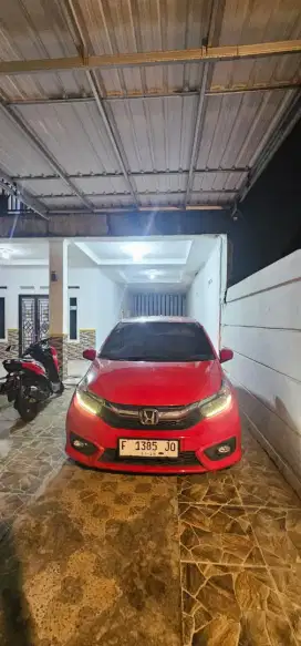 MOBIL BRIO ISTIMEWA PEMAKAIAN CEWE
