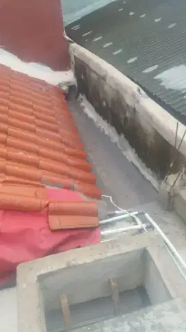 Perbaikan atap bocor dan renovasi