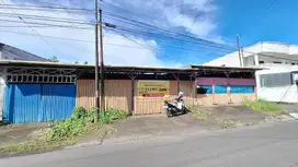 Dijual rumah dan tanah cocok untuk dibuat ruko buat usaha